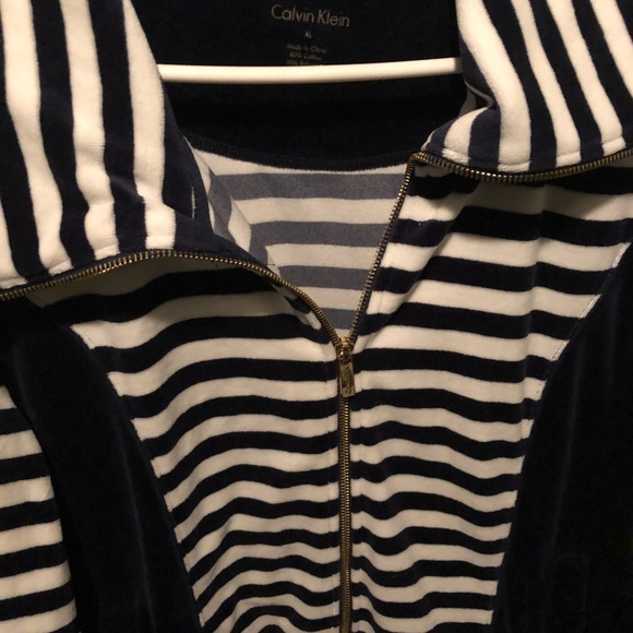 Lisa Closet - Picture 2 of 2